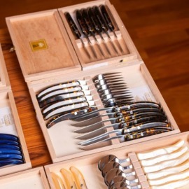 Caixa com 6 Facas de Mesa Claude Dozorme Laguiole Tartaruga